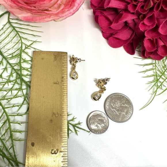 NEW⚜️Dainty Plumeria Crystal Dangly Earrings - Picture 6 of 6